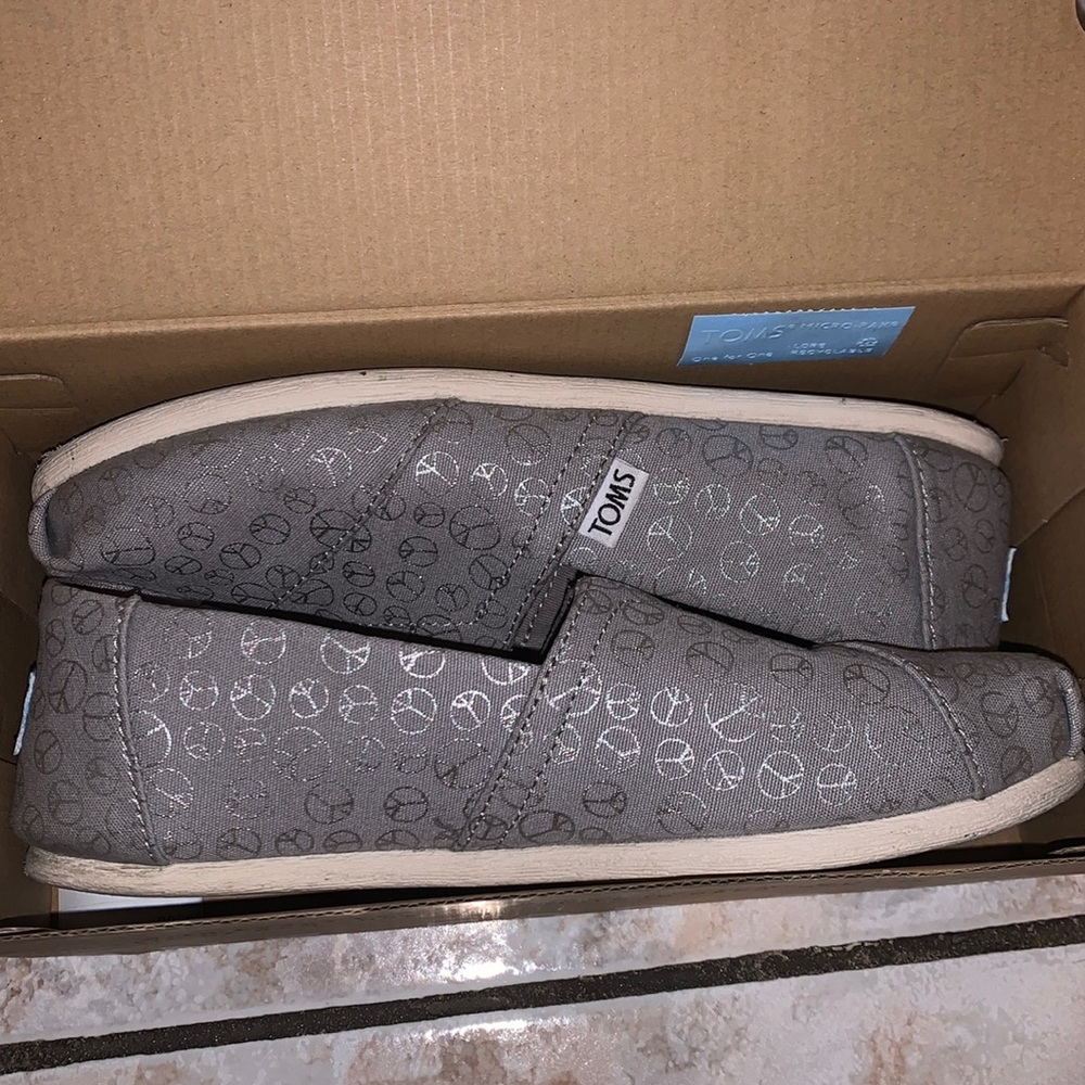 Toms slip ons
